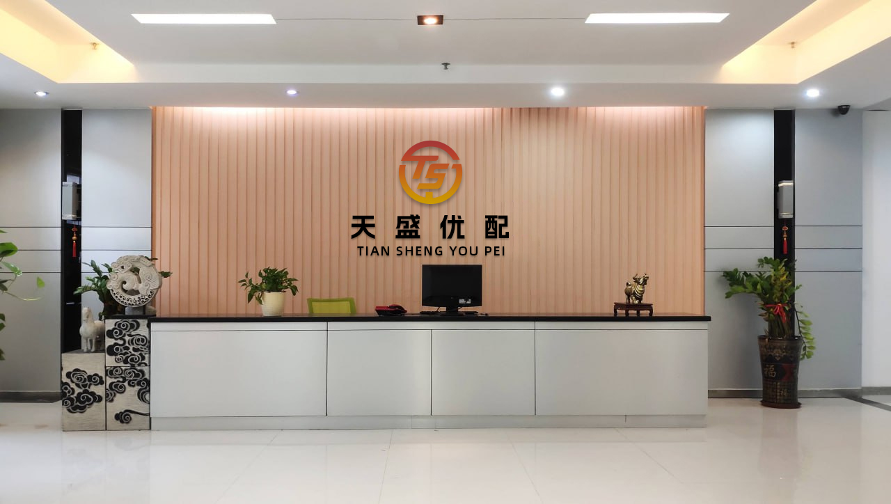 信通配资 万元沙发酸臭熏人、千元地板沾水留痕，小伙花500万装修“翻车”反被告